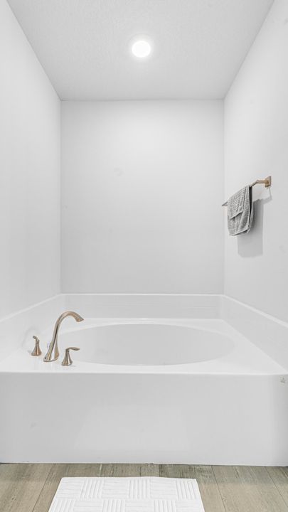 For Rent: $2,300 (3 beds, 2 baths, 1778 Square Feet)