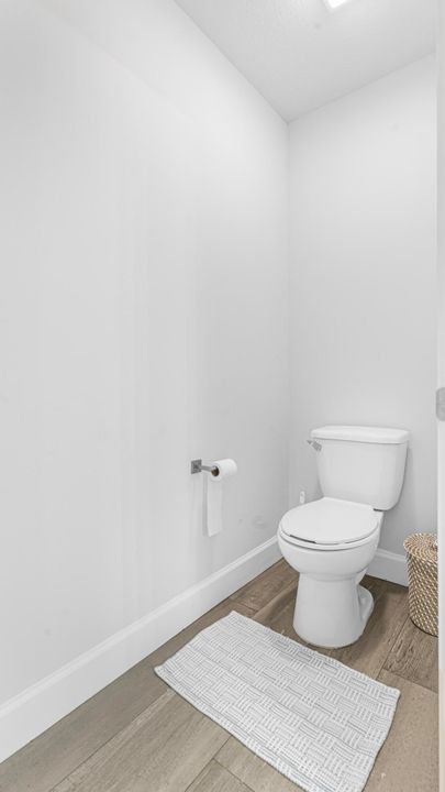 For Rent: $2,300 (3 beds, 2 baths, 1778 Square Feet)