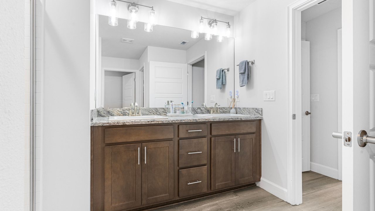 For Rent: $2,300 (3 beds, 2 baths, 1778 Square Feet)