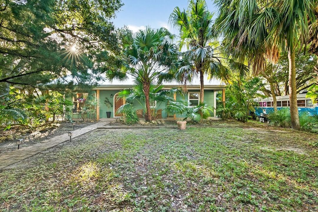 Activo con contrato: $489,000 (3 camas, 2 baños, 1604 Pies cuadrados)