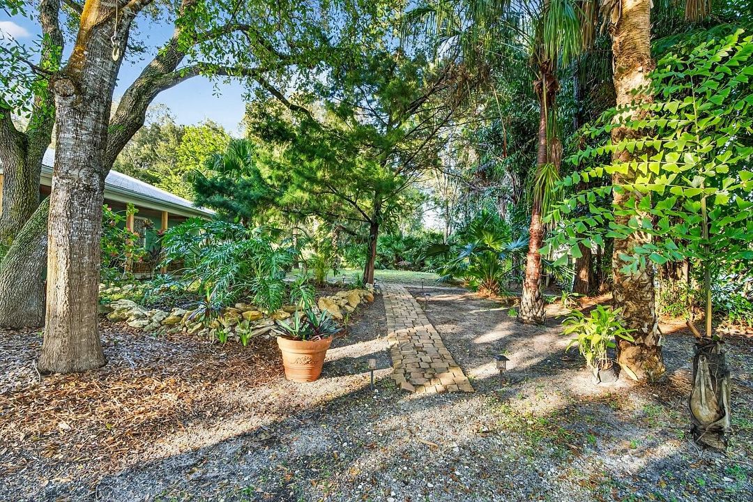 Activo con contrato: $489,000 (3 camas, 2 baños, 1604 Pies cuadrados)