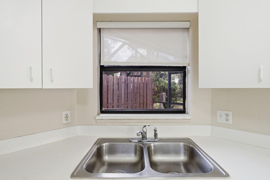 For Sale: $159,900 (2 beds, 2 baths, 1005 Square Feet)