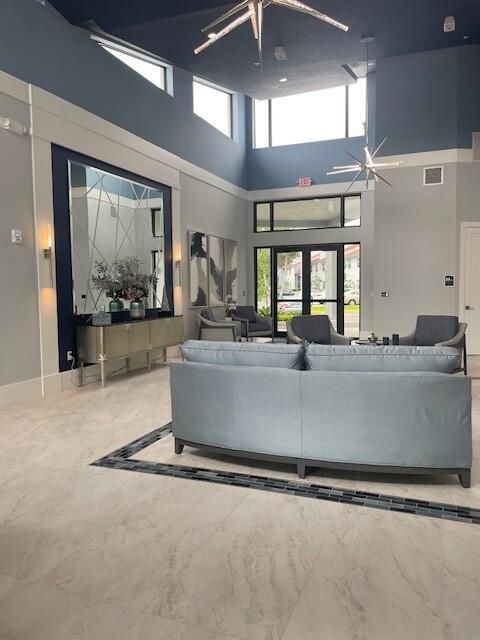 For Rent: $2,000 (2 beds, 2 baths, 1005 Square Feet)