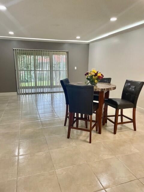 For Rent: $2,000 (2 beds, 2 baths, 1005 Square Feet)