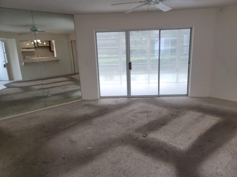 Под контрактом: $149,900 (2 спален, 2 ванн, 1200 Квадратных фут)