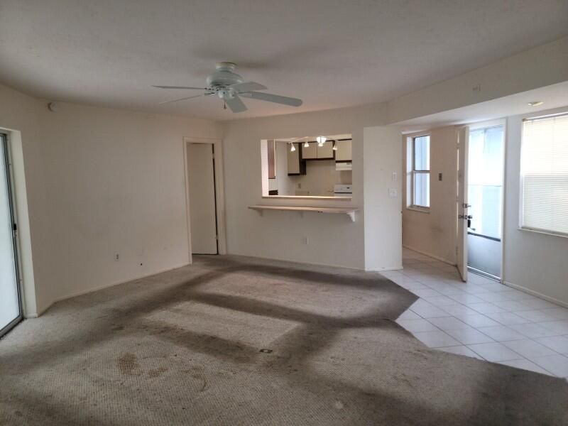 Под контрактом: $149,900 (2 спален, 2 ванн, 1200 Квадратных фут)