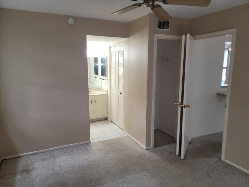 Под контрактом: $149,900 (2 спален, 2 ванн, 1200 Квадратных фут)