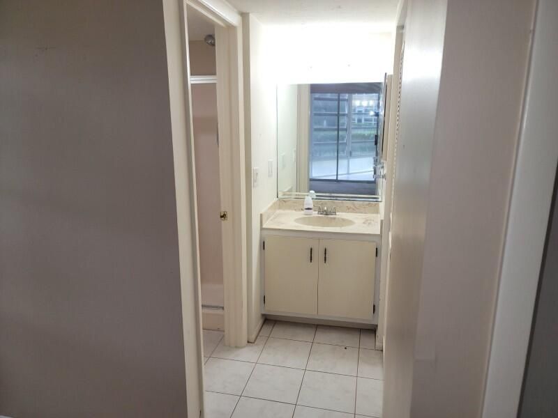 Под контрактом: $149,900 (2 спален, 2 ванн, 1200 Квадратных фут)