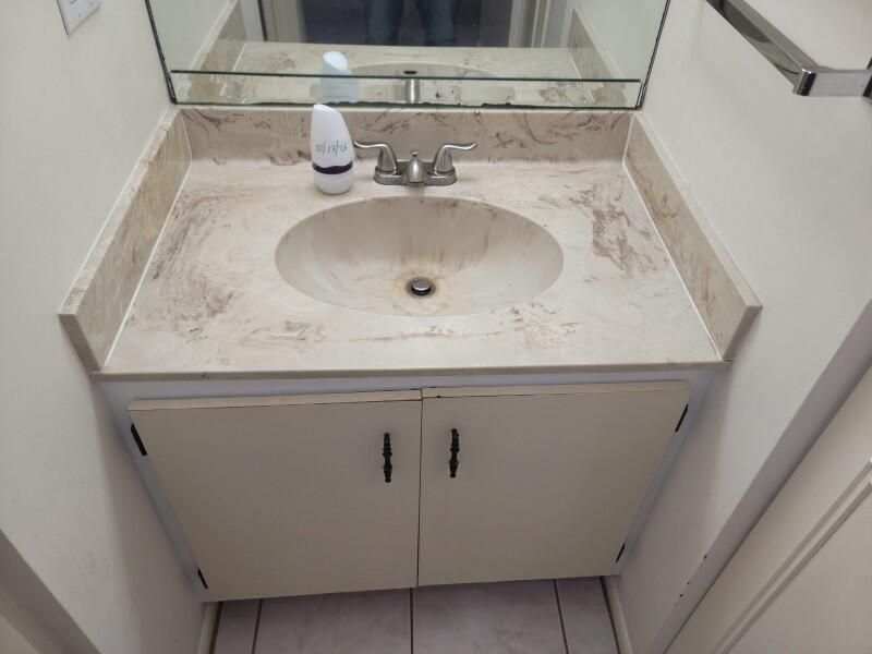 Под контрактом: $149,900 (2 спален, 2 ванн, 1200 Квадратных фут)