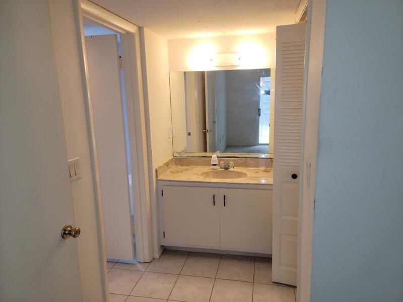 Под контрактом: $149,900 (2 спален, 2 ванн, 1200 Квадратных фут)