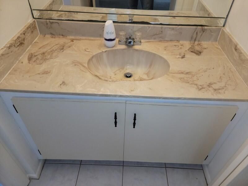 Под контрактом: $149,900 (2 спален, 2 ванн, 1200 Квадратных фут)