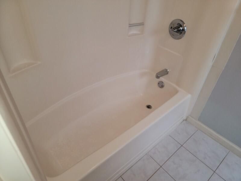 Под контрактом: $149,900 (2 спален, 2 ванн, 1200 Квадратных фут)