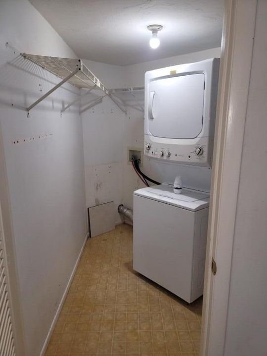 Под контрактом: $149,900 (2 спален, 2 ванн, 1200 Квадратных фут)