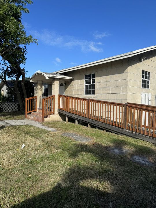 Recently Rented: $3,000 (3 beds, 2 baths, 1156 Square Feet)