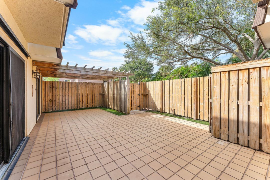 En Venta: $369,900 (2 camas, 2 baños, 1596 Pies cuadrados)