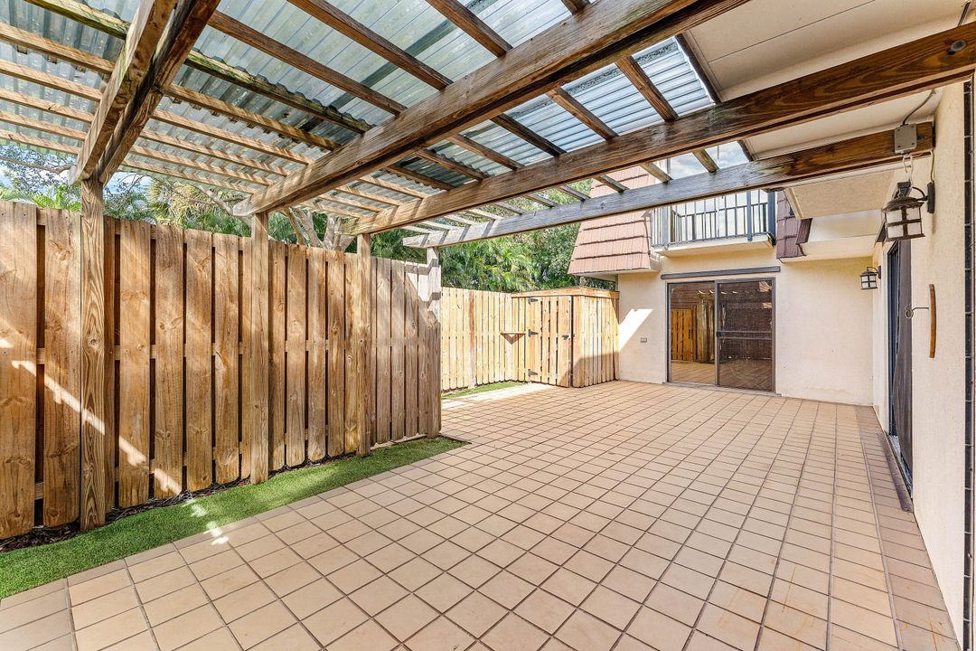 En Venta: $369,900 (2 camas, 2 baños, 1596 Pies cuadrados)