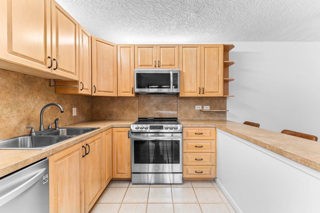 En Venta: $369,900 (2 camas, 2 baños, 1596 Pies cuadrados)