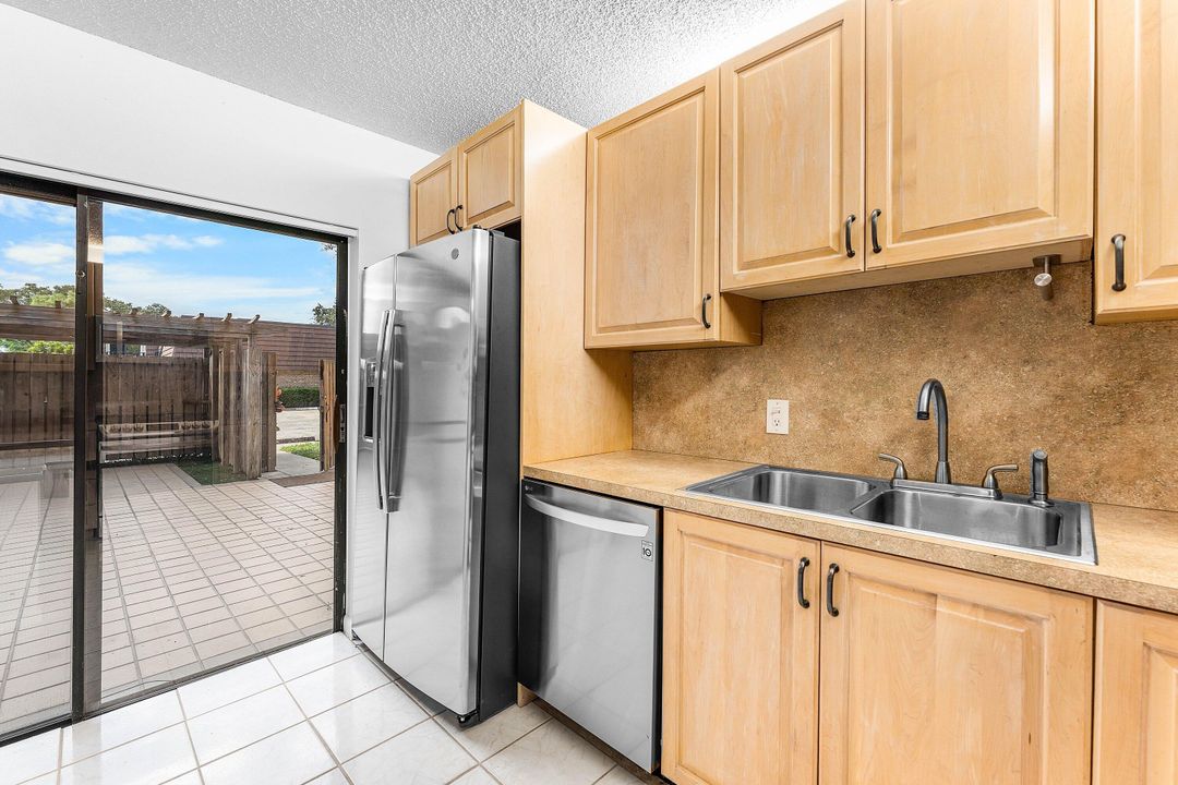 En Venta: $369,900 (2 camas, 2 baños, 1596 Pies cuadrados)