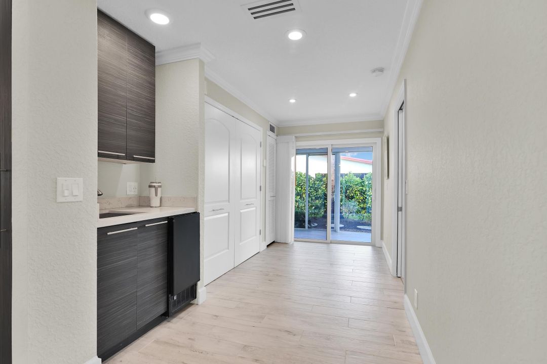 合同活跃: $649,900 (2 贝兹, 2 浴室, 1884 平方英尺)