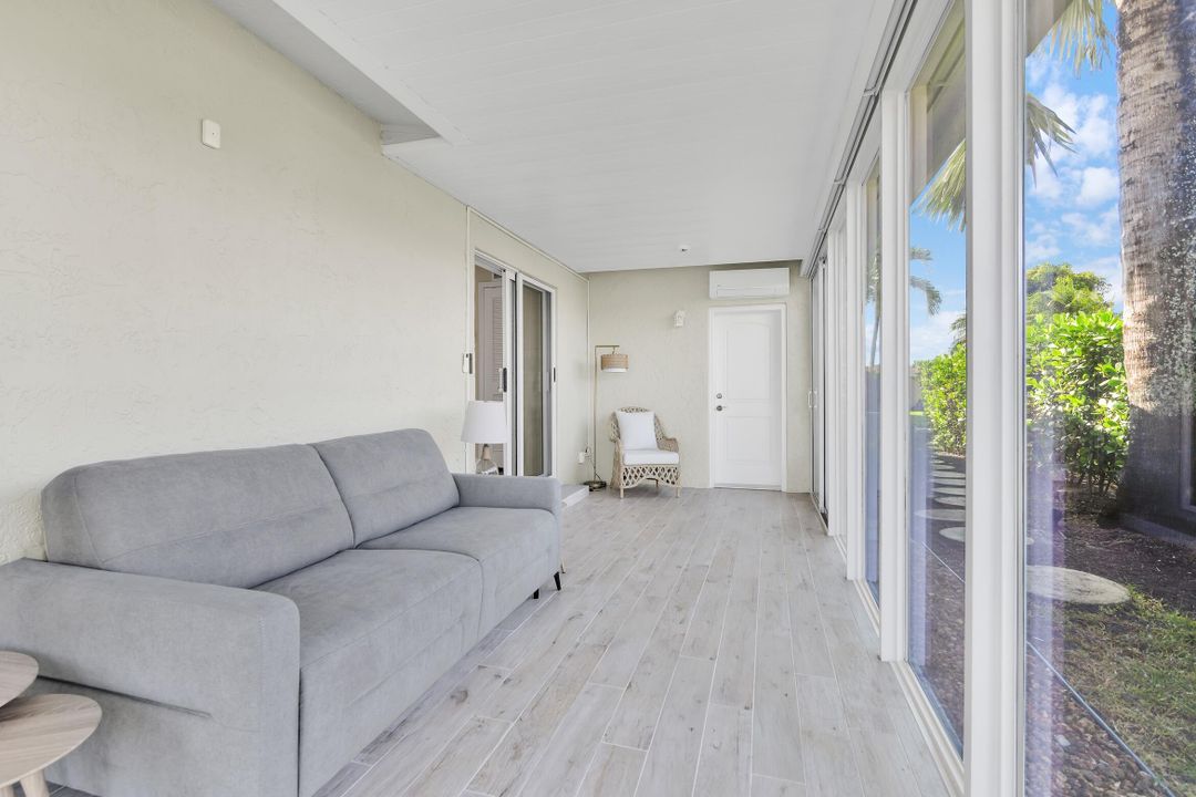 合同活跃: $649,900 (2 贝兹, 2 浴室, 1884 平方英尺)