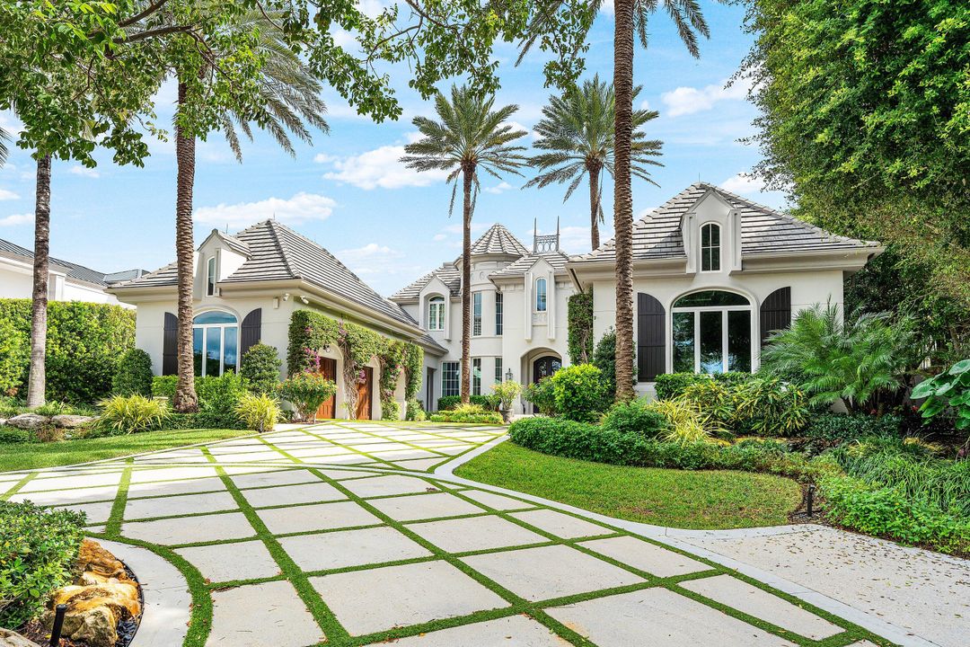 For Rent: $125,000 (6 beds, 9 baths, 8537 Square Feet)