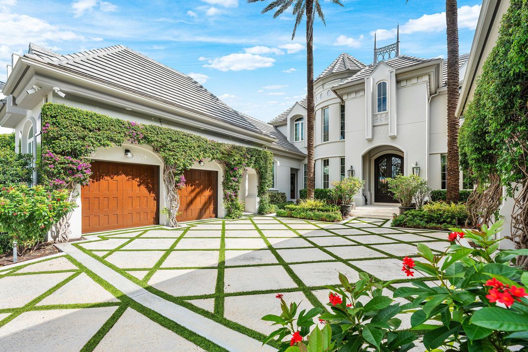 For Rent: $125,000 (6 beds, 9 baths, 8537 Square Feet)