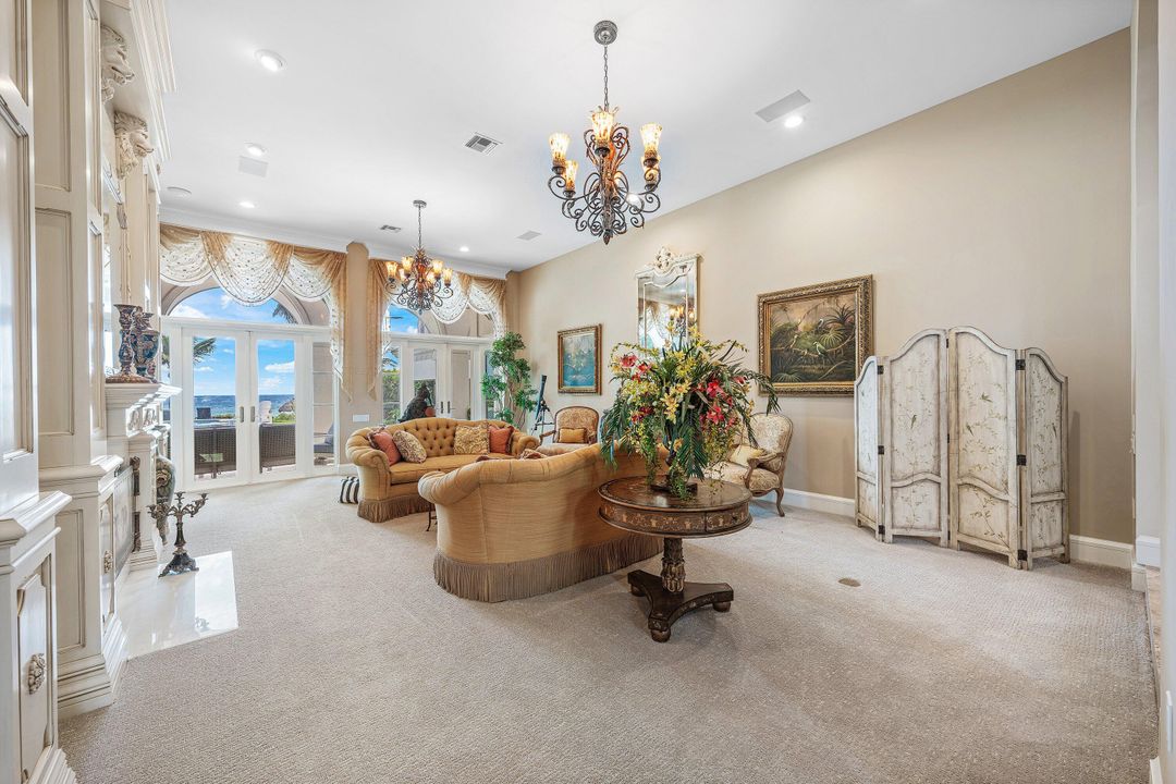 For Rent: $125,000 (6 beds, 9 baths, 8537 Square Feet)