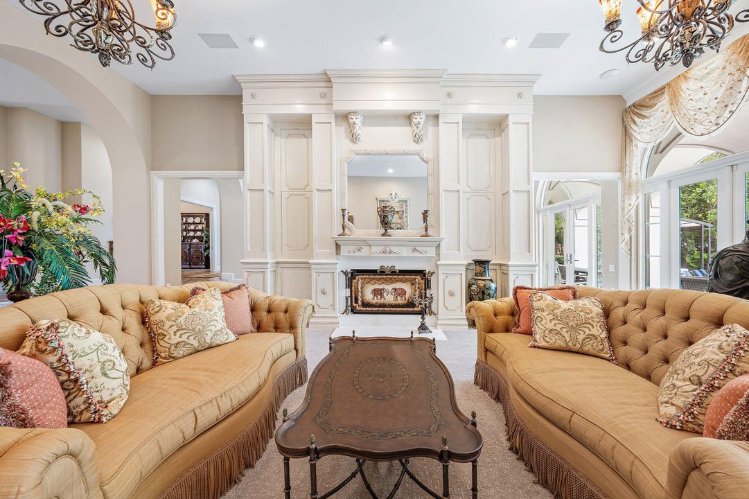 For Rent: $125,000 (6 beds, 9 baths, 8537 Square Feet)