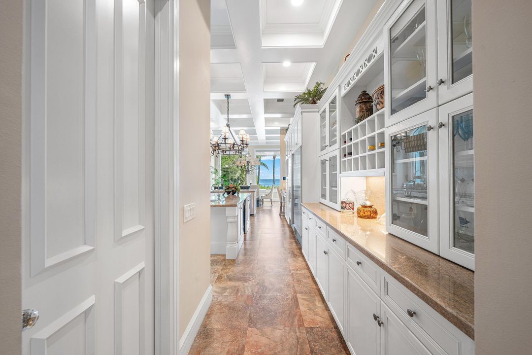 For Rent: $125,000 (6 beds, 9 baths, 8537 Square Feet)