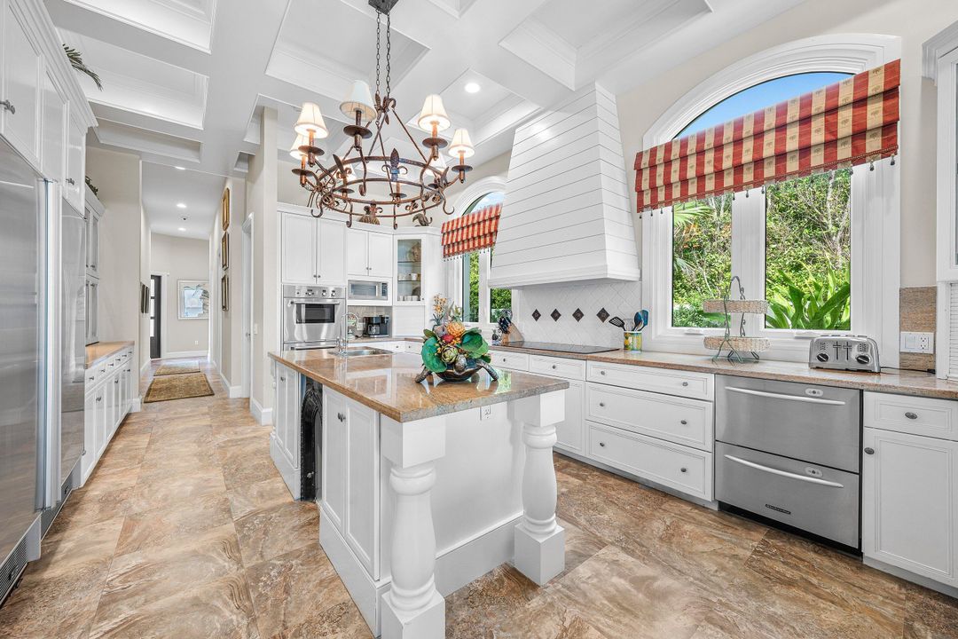 For Rent: $125,000 (6 beds, 9 baths, 8537 Square Feet)