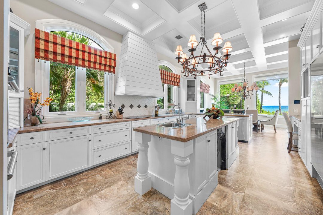 For Rent: $125,000 (6 beds, 9 baths, 8537 Square Feet)