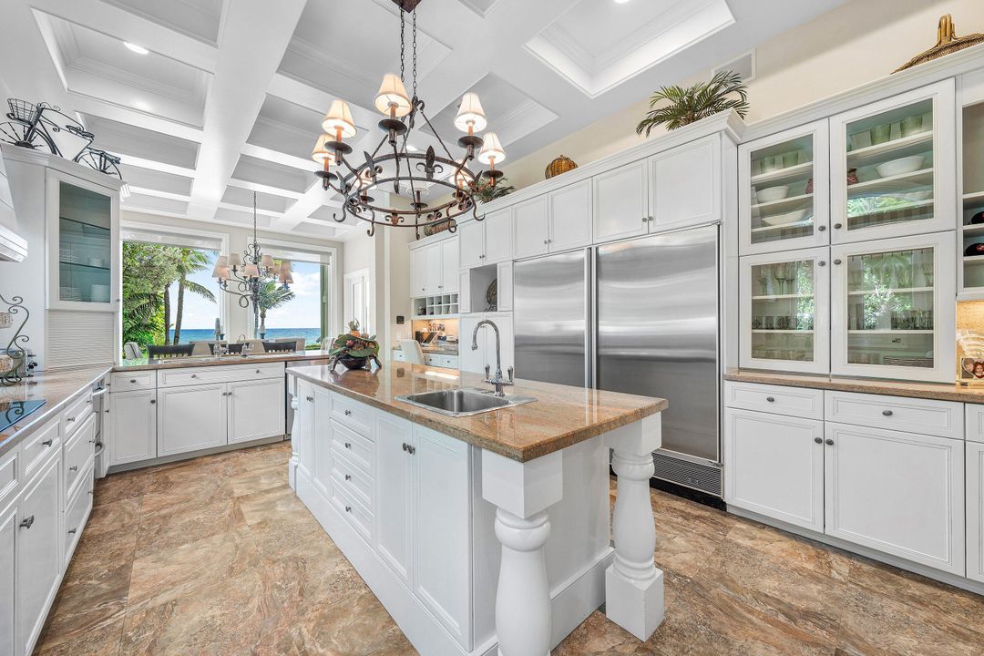 For Rent: $125,000 (6 beds, 9 baths, 8537 Square Feet)