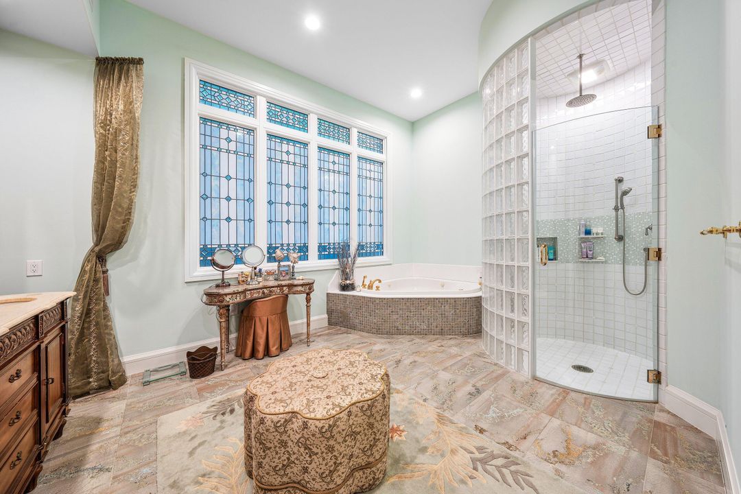 For Rent: $125,000 (6 beds, 9 baths, 8537 Square Feet)