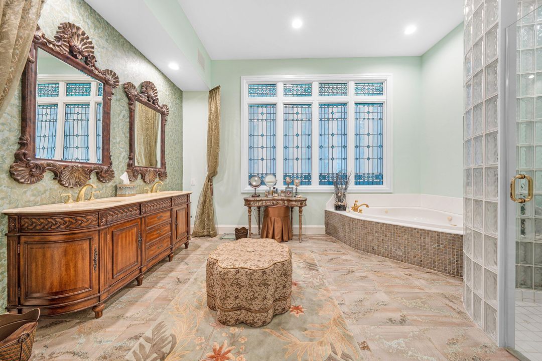 For Rent: $125,000 (6 beds, 9 baths, 8537 Square Feet)