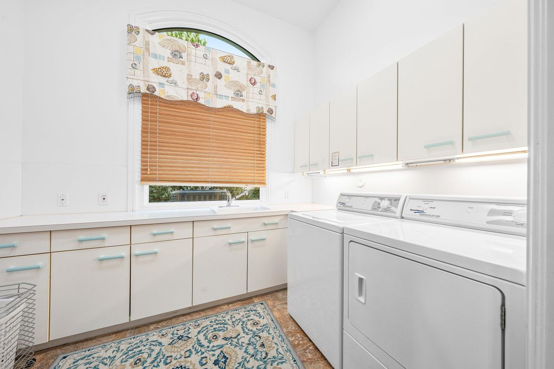 For Rent: $125,000 (6 beds, 9 baths, 8537 Square Feet)