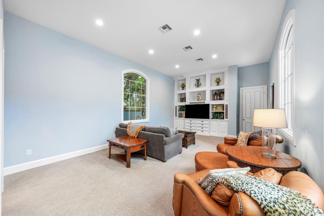 For Rent: $125,000 (6 beds, 9 baths, 8537 Square Feet)