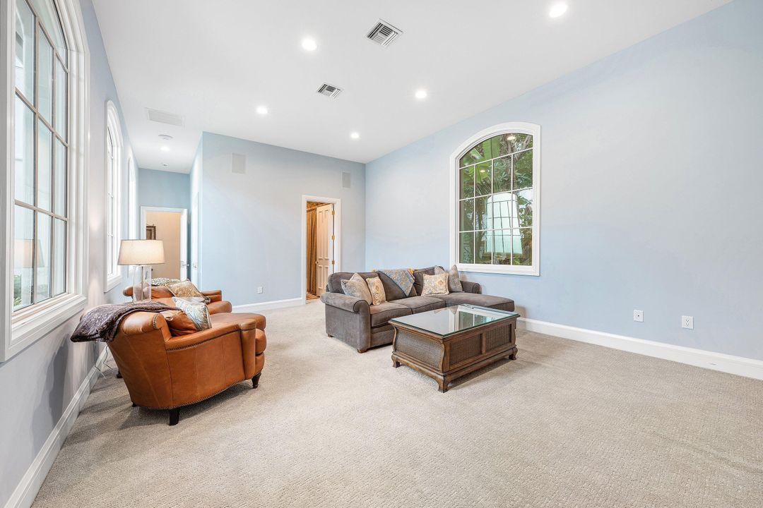 For Rent: $125,000 (6 beds, 9 baths, 8537 Square Feet)