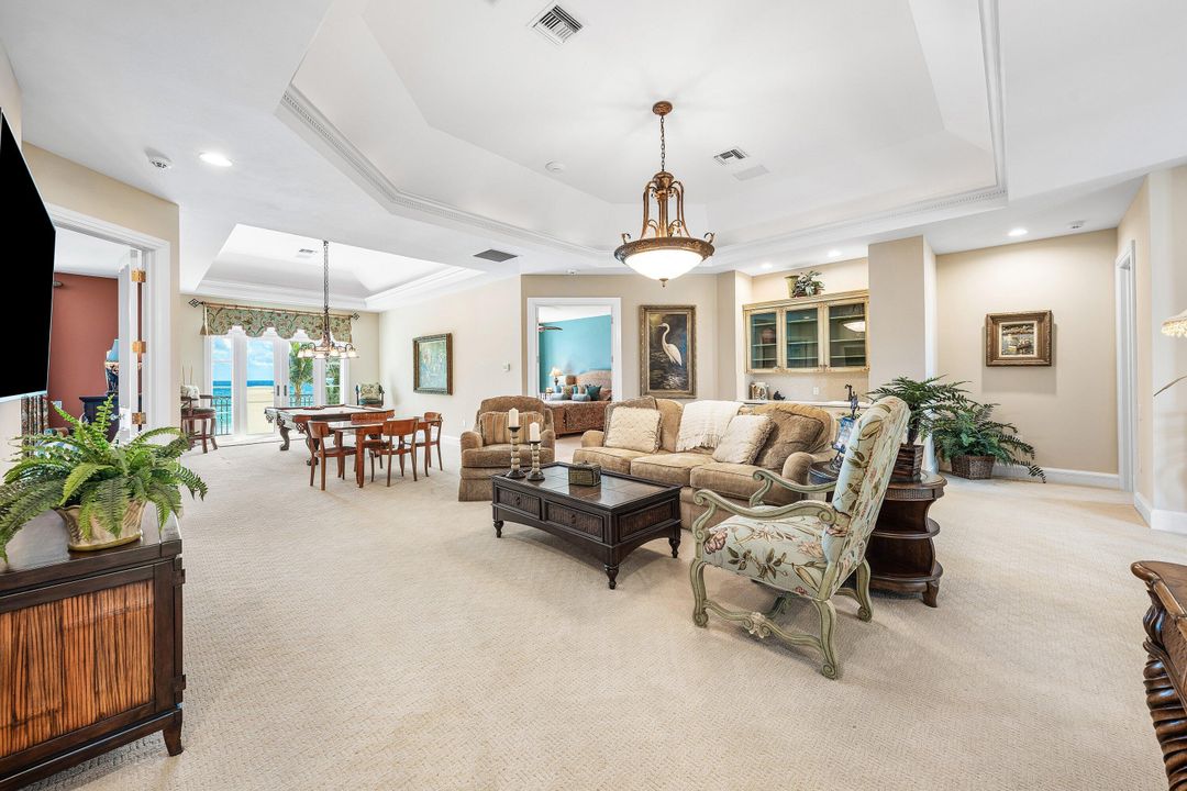 For Rent: $125,000 (6 beds, 9 baths, 8537 Square Feet)