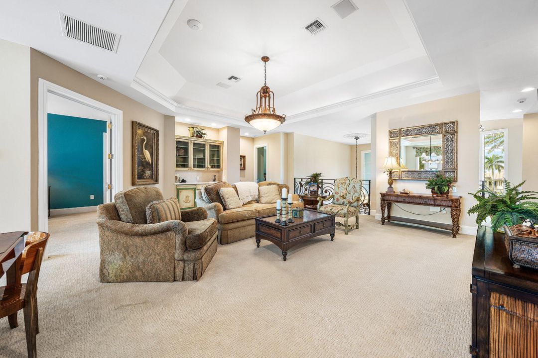 For Rent: $125,000 (6 beds, 9 baths, 8537 Square Feet)