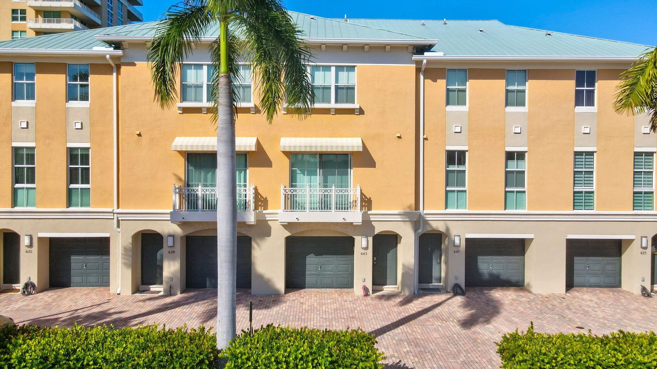 На продажу: $1,000,000 (2 спален, 2 ванн, 1558 Квадратных фут)