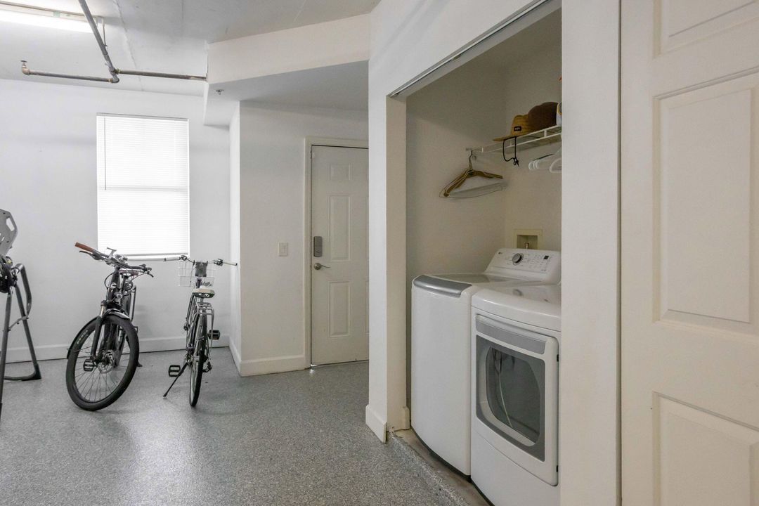 На продажу: $1,000,000 (2 спален, 2 ванн, 1558 Квадратных фут)