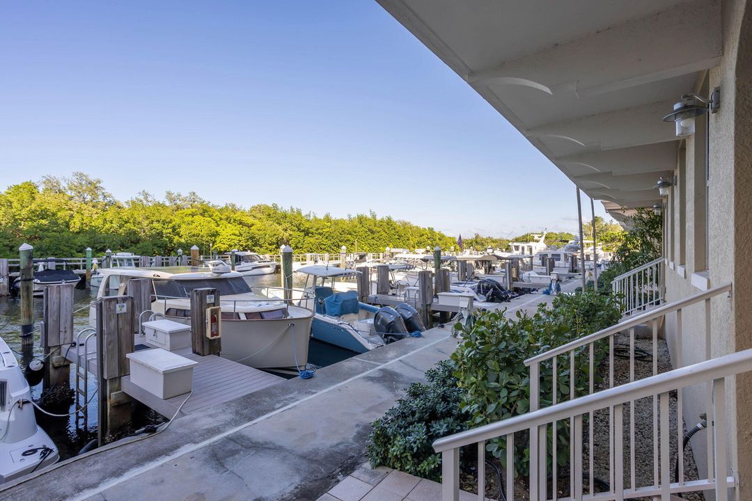 На продажу: $1,000,000 (2 спален, 2 ванн, 1558 Квадратных фут)