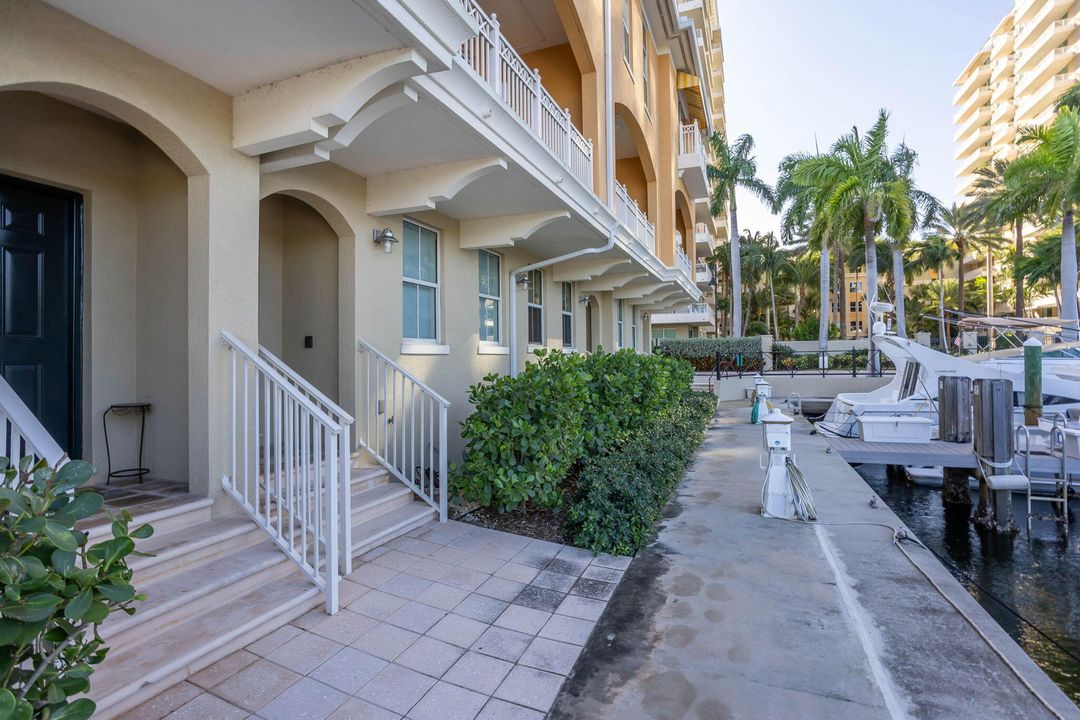 На продажу: $1,000,000 (2 спален, 2 ванн, 1558 Квадратных фут)