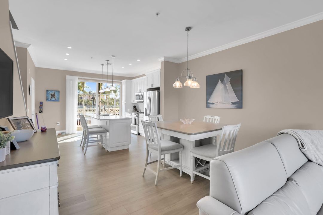 На продажу: $1,000,000 (2 спален, 2 ванн, 1558 Квадратных фут)