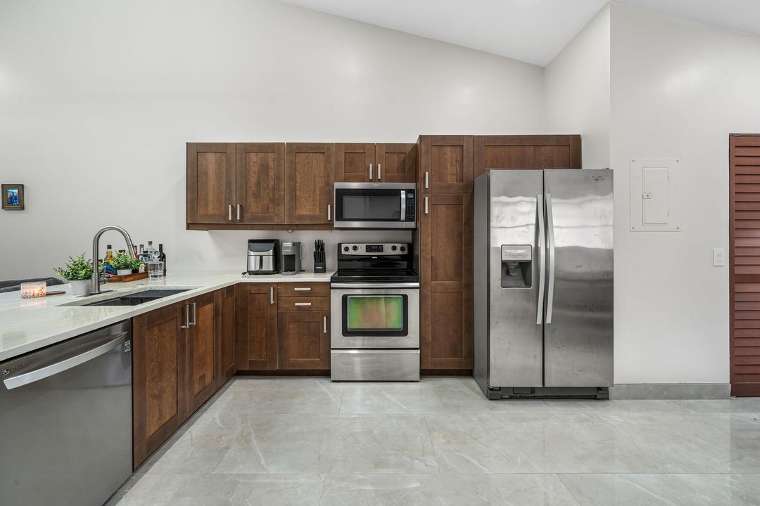 На продажу: $295,000 (2 спален, 2 ванн, 1288 Квадратных фут)