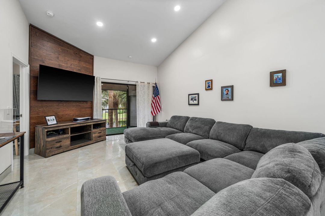 На продажу: $295,000 (2 спален, 2 ванн, 1288 Квадратных фут)