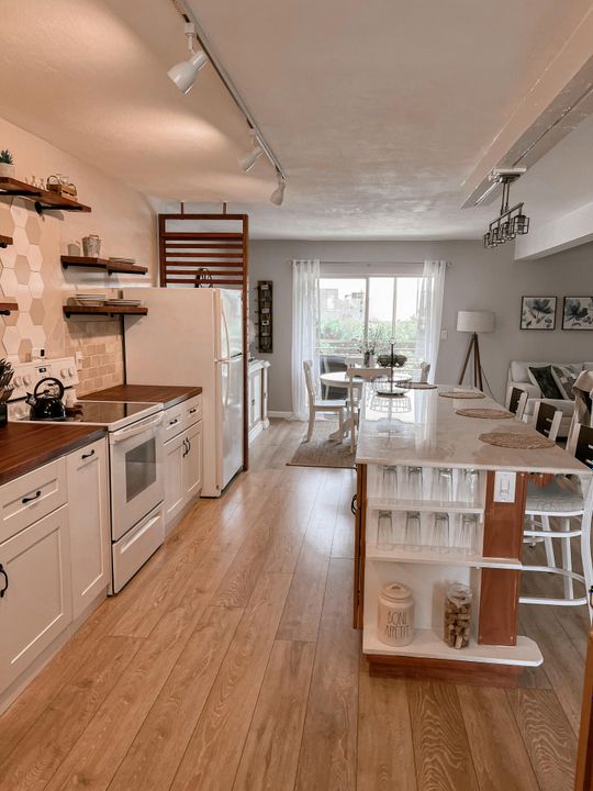 En Venta: $99,900 (1 camas, 1 baños, 894 Pies cuadrados)