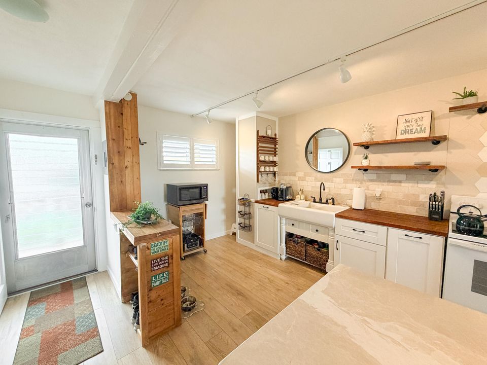 En Venta: $99,900 (1 camas, 1 baños, 894 Pies cuadrados)