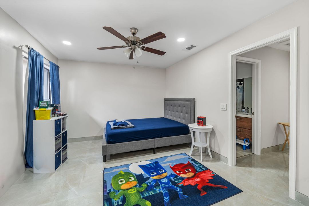 На продажу: $295,000 (2 спален, 2 ванн, 1288 Квадратных фут)