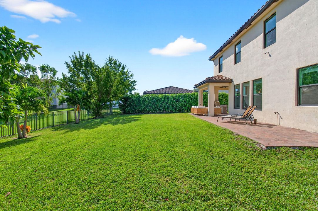 For Sale: $745,000 (4 beds, 3 baths, 2259 Square Feet)